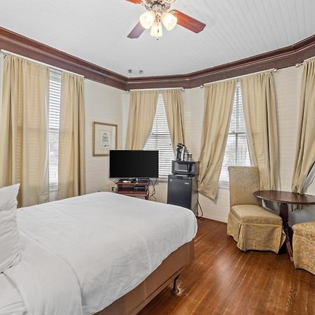 Coombs Inn & Suites アパラチコラ エクステリア 写真
