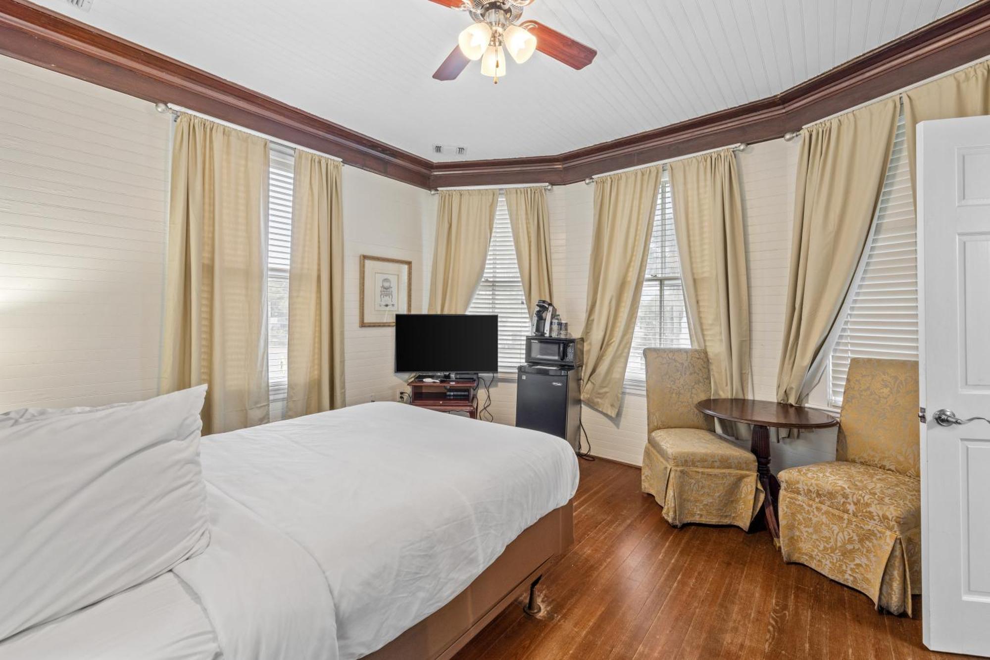 Coombs Inn & Suites アパラチコラ エクステリア 写真