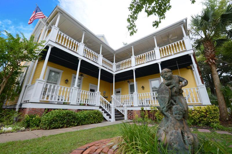 Coombs Inn & Suites アパラチコラ エクステリア 写真