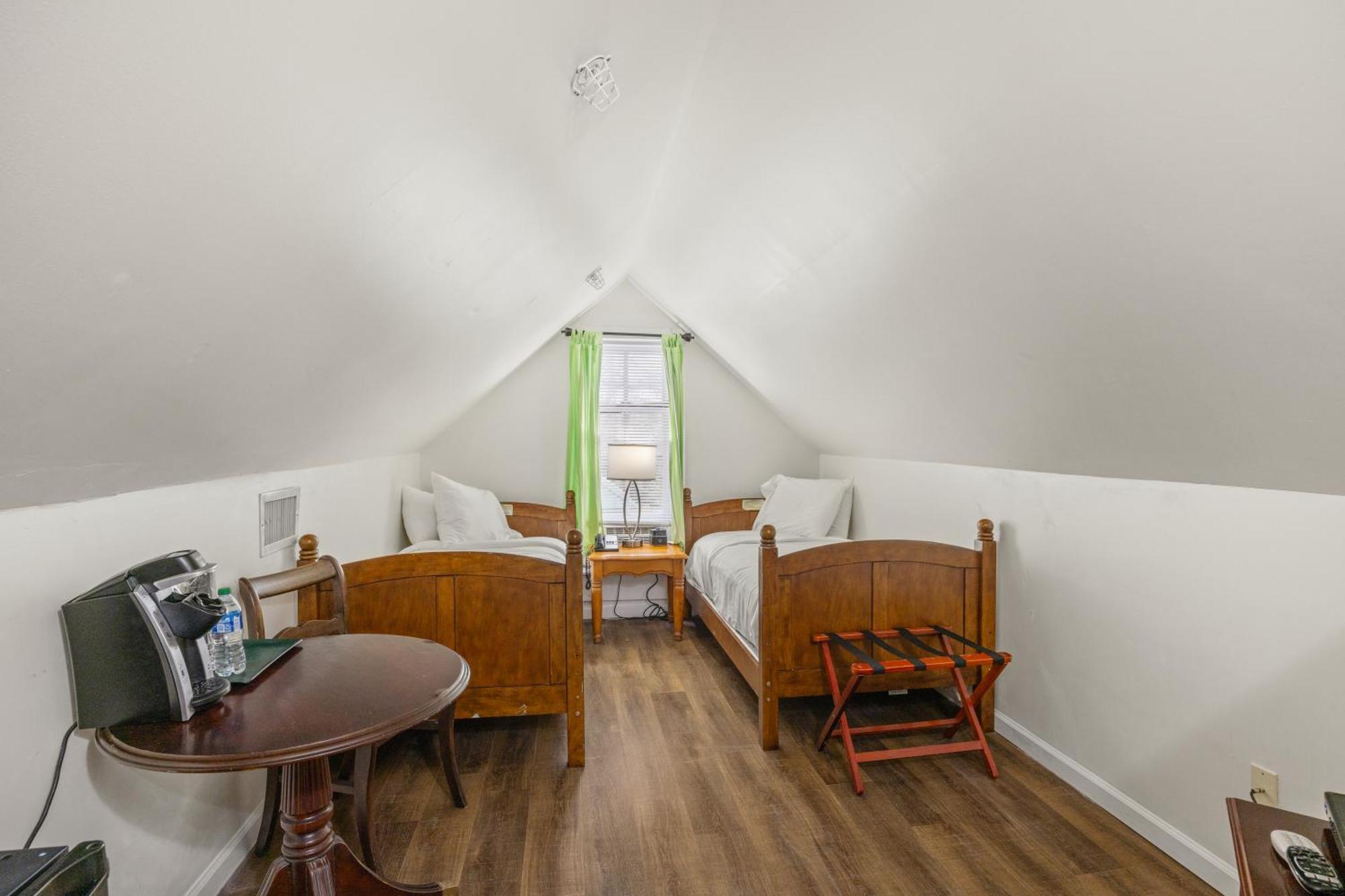 Coombs Inn & Suites アパラチコラ エクステリア 写真