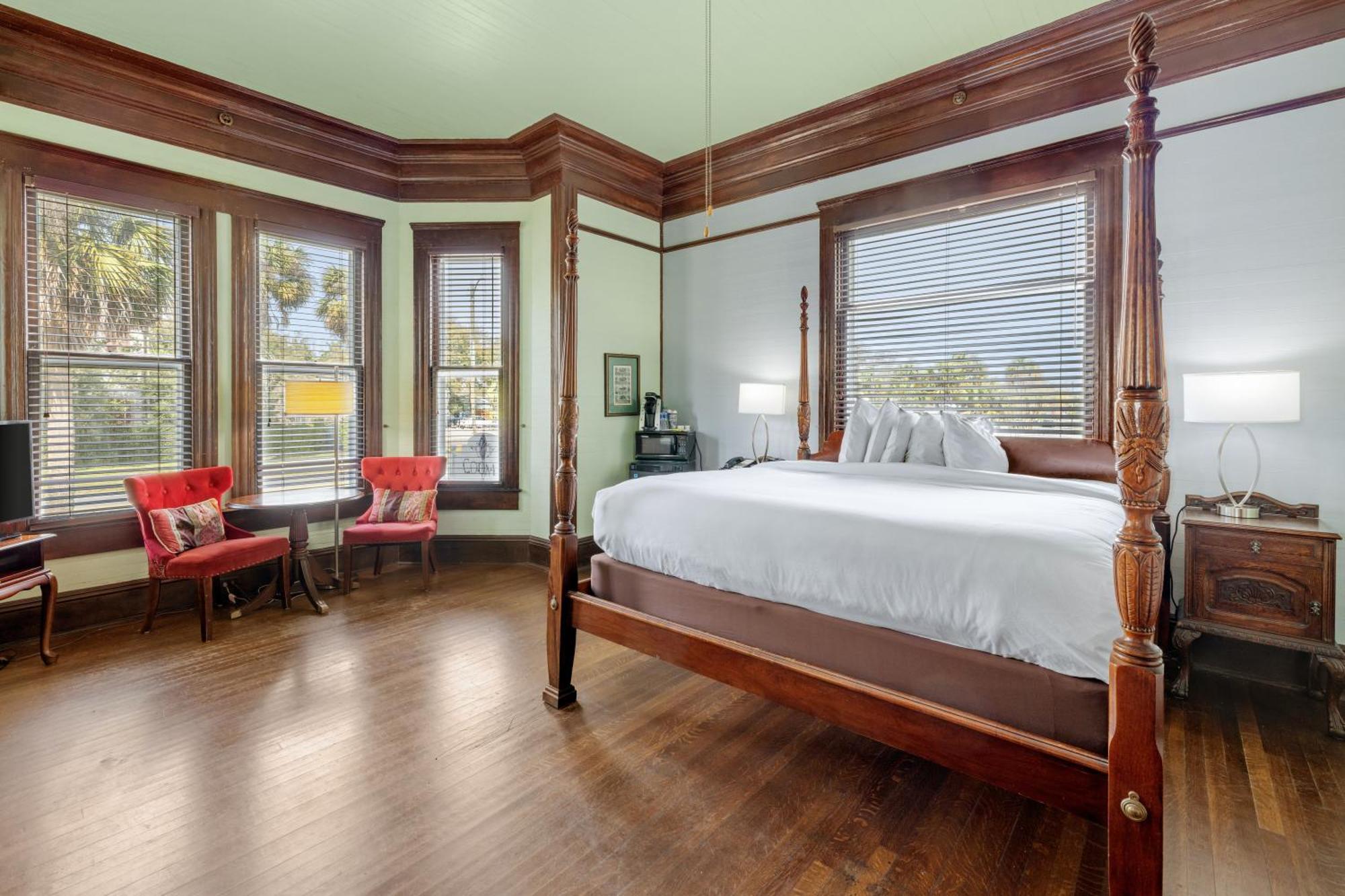 Coombs Inn & Suites アパラチコラ エクステリア 写真