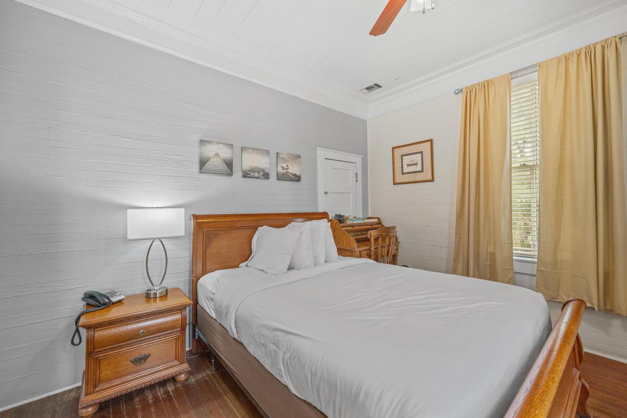 Coombs Inn & Suites アパラチコラ エクステリア 写真