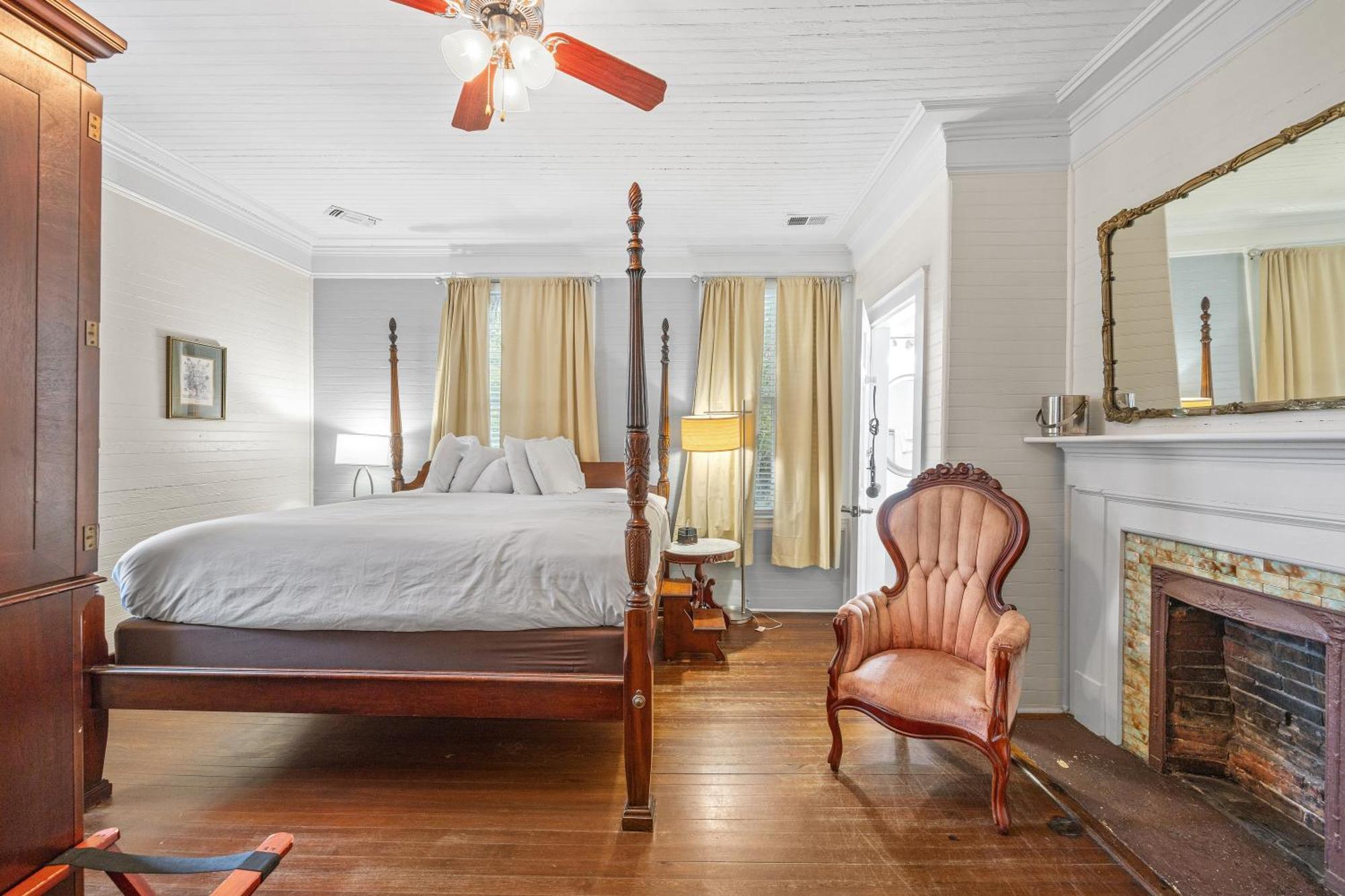 Coombs Inn & Suites アパラチコラ エクステリア 写真